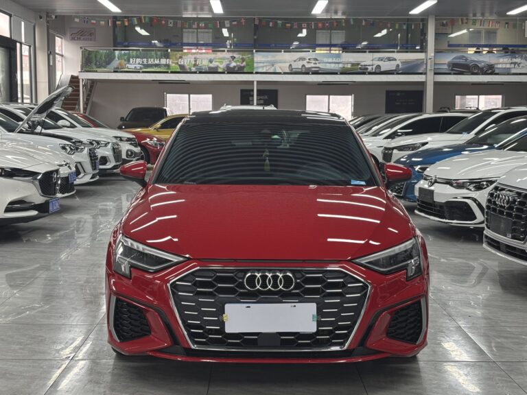 Audi A3 Красный
