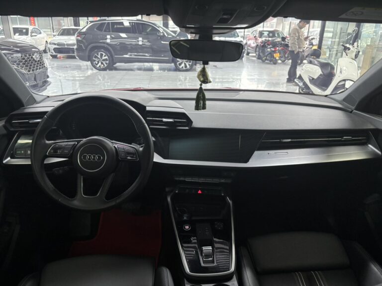 Audi A3 Красный