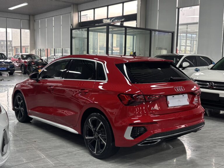 Audi A3 Красный
