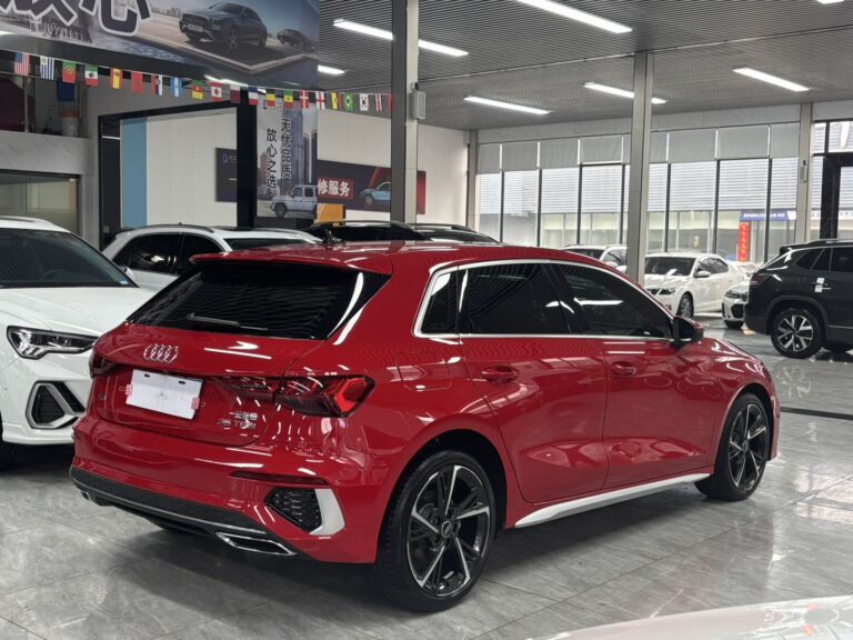 Audi A3 Красный
