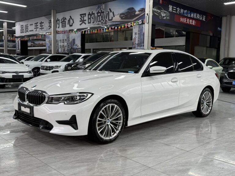 BMW 320i Белый