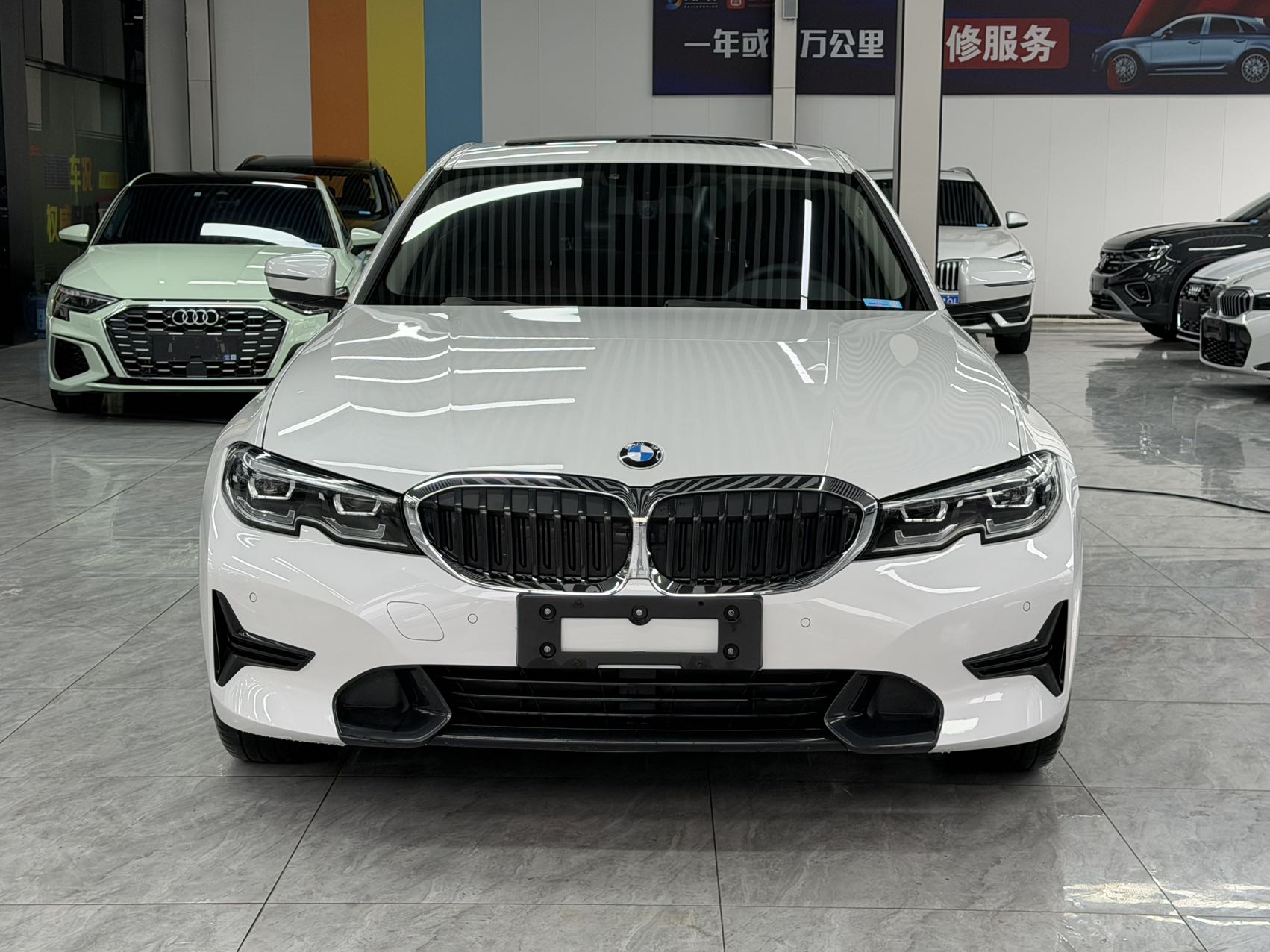 BMW 320i Белый