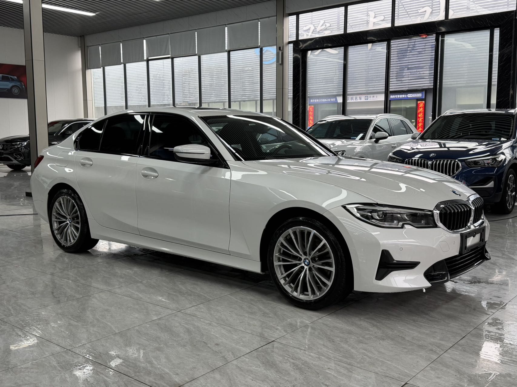 BMW 320i Белый