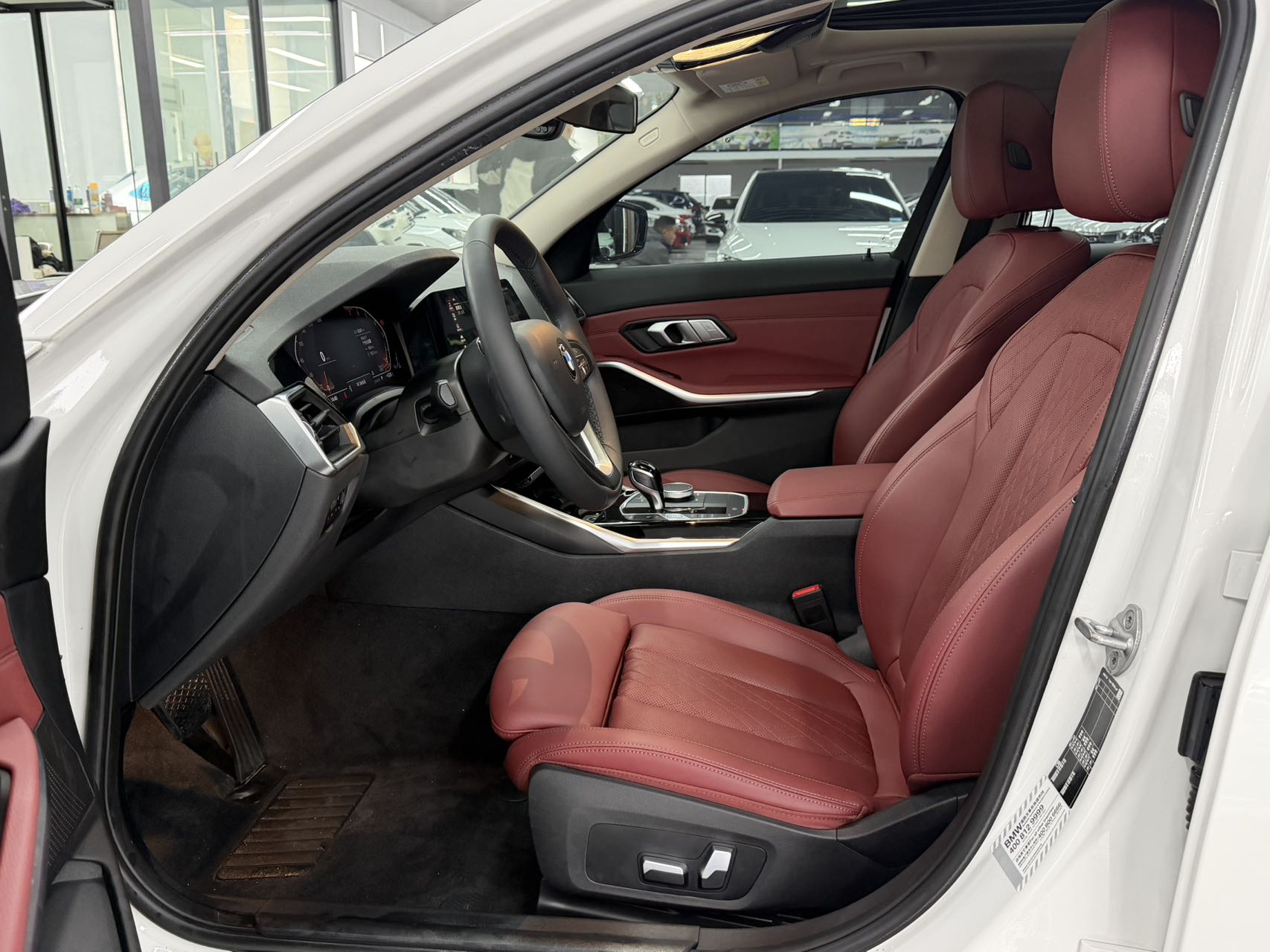 BMW 320i Белый