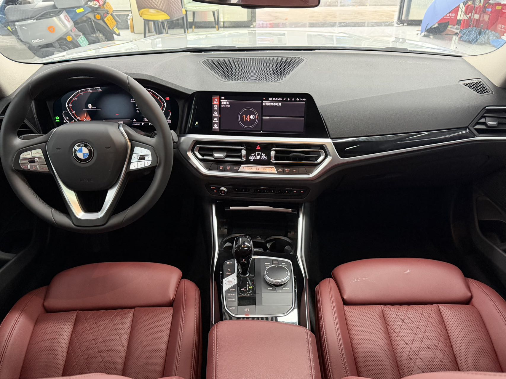 BMW 320i Белый