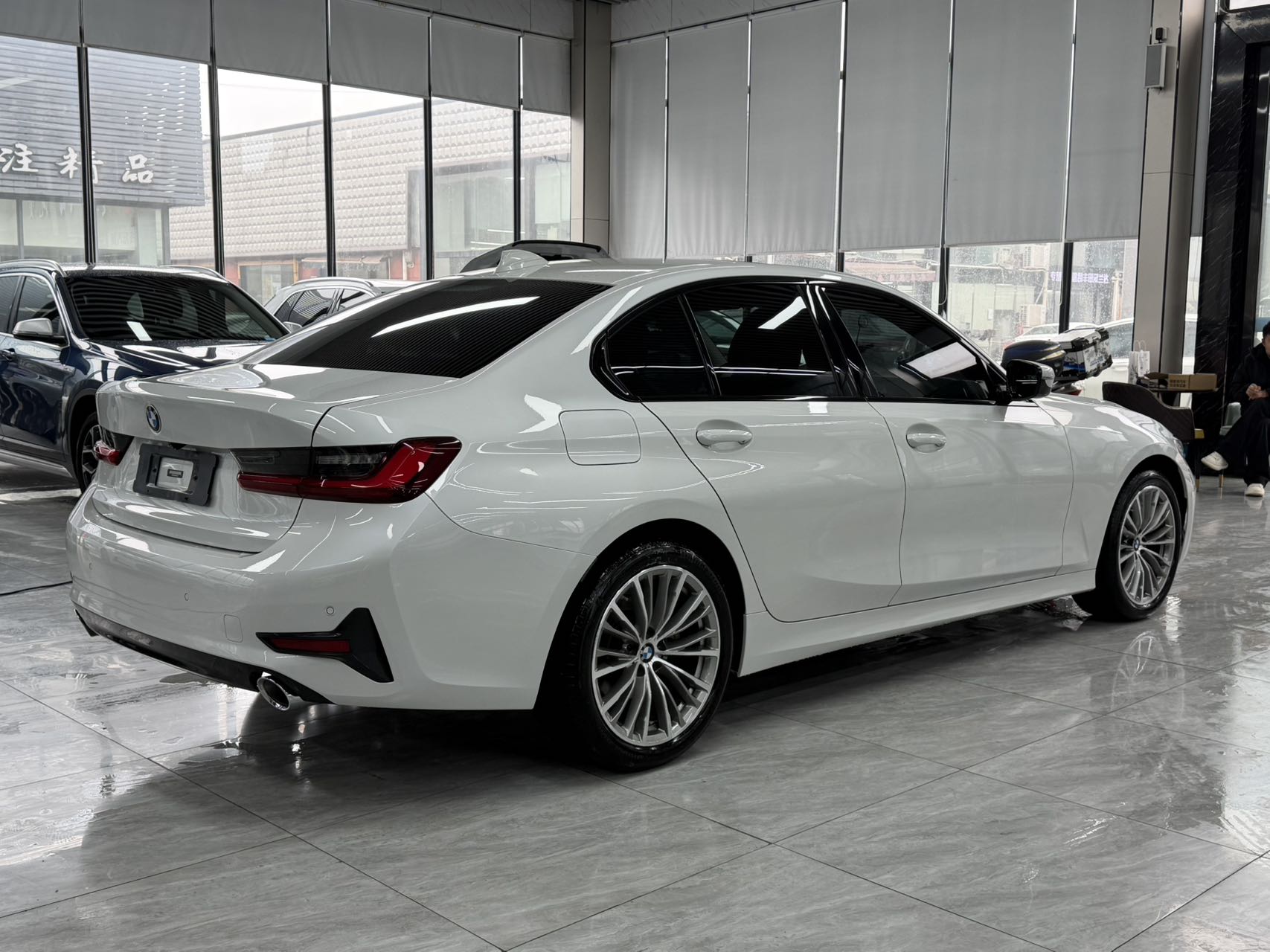 BMW 320i Белый