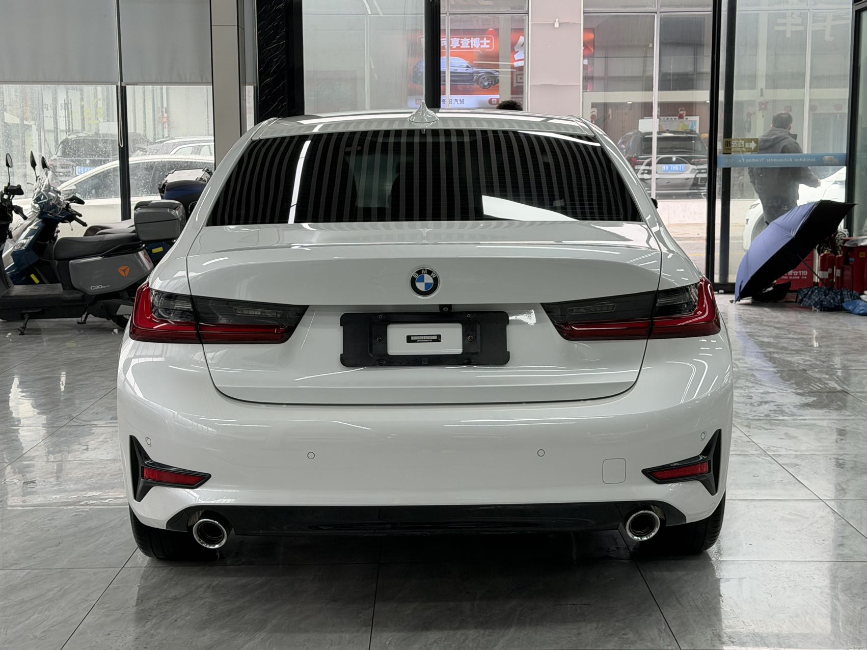 BMW 320i Белый