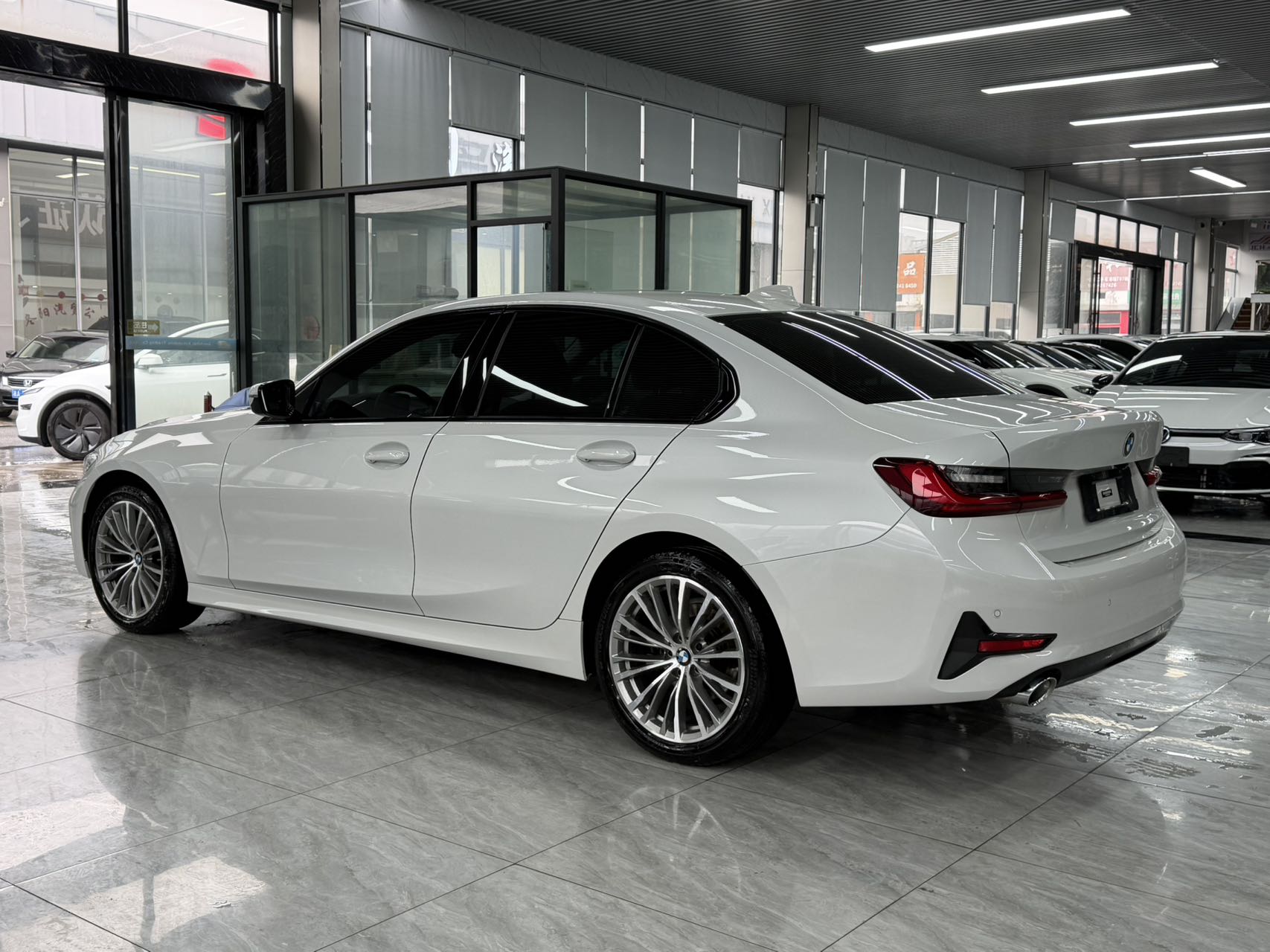 BMW 320i Белый