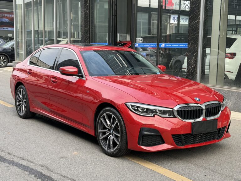 BMW 320i Красный