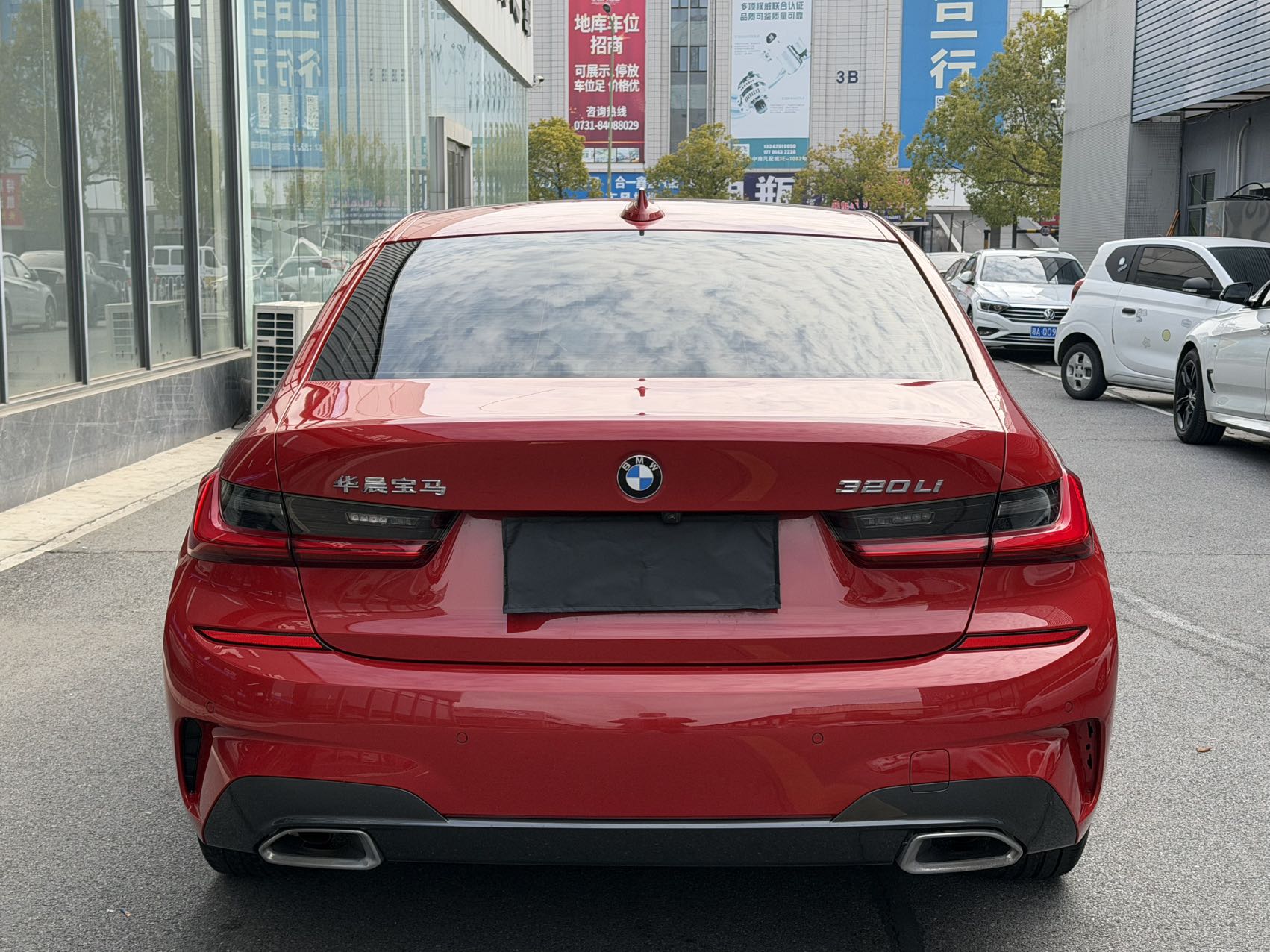 BMW 320i Красный