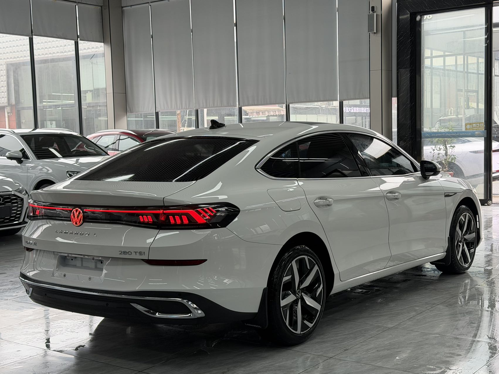 Volkswagen Lamando Белый
