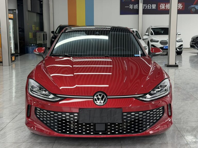 Volkswagen Lamando Красный