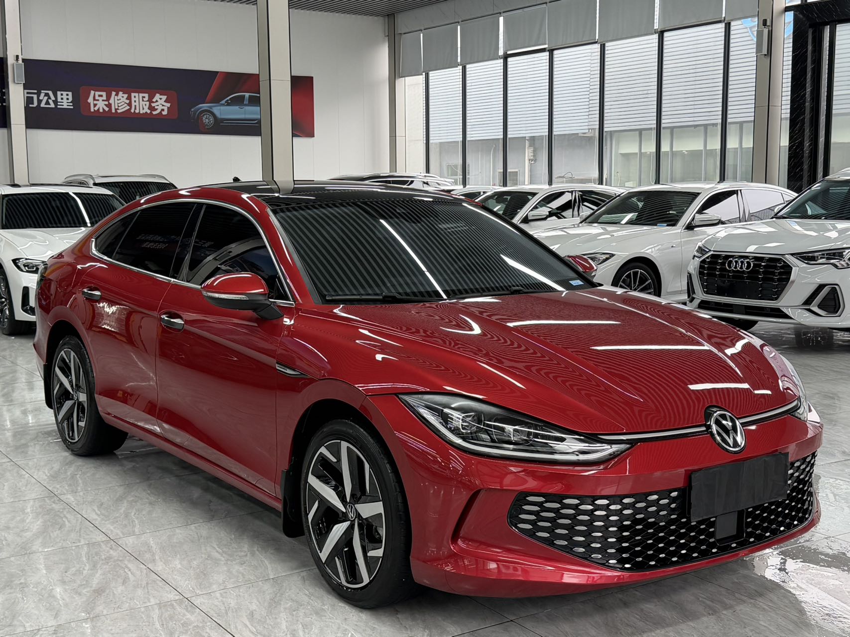 Volkswagen Lamando Красный