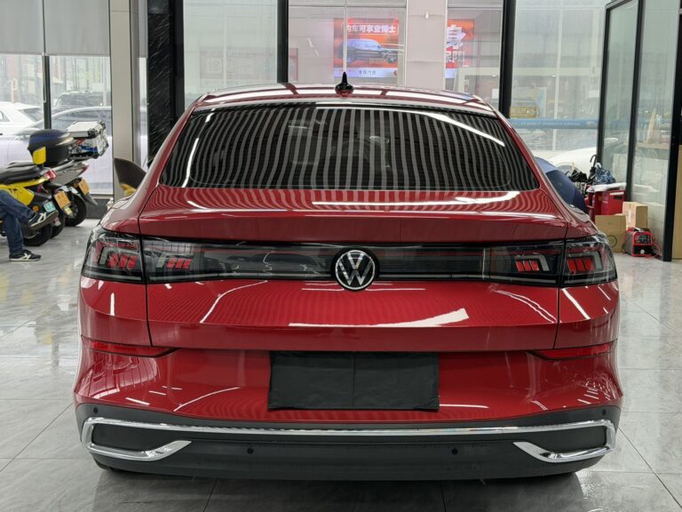 Volkswagen Lamando Красный