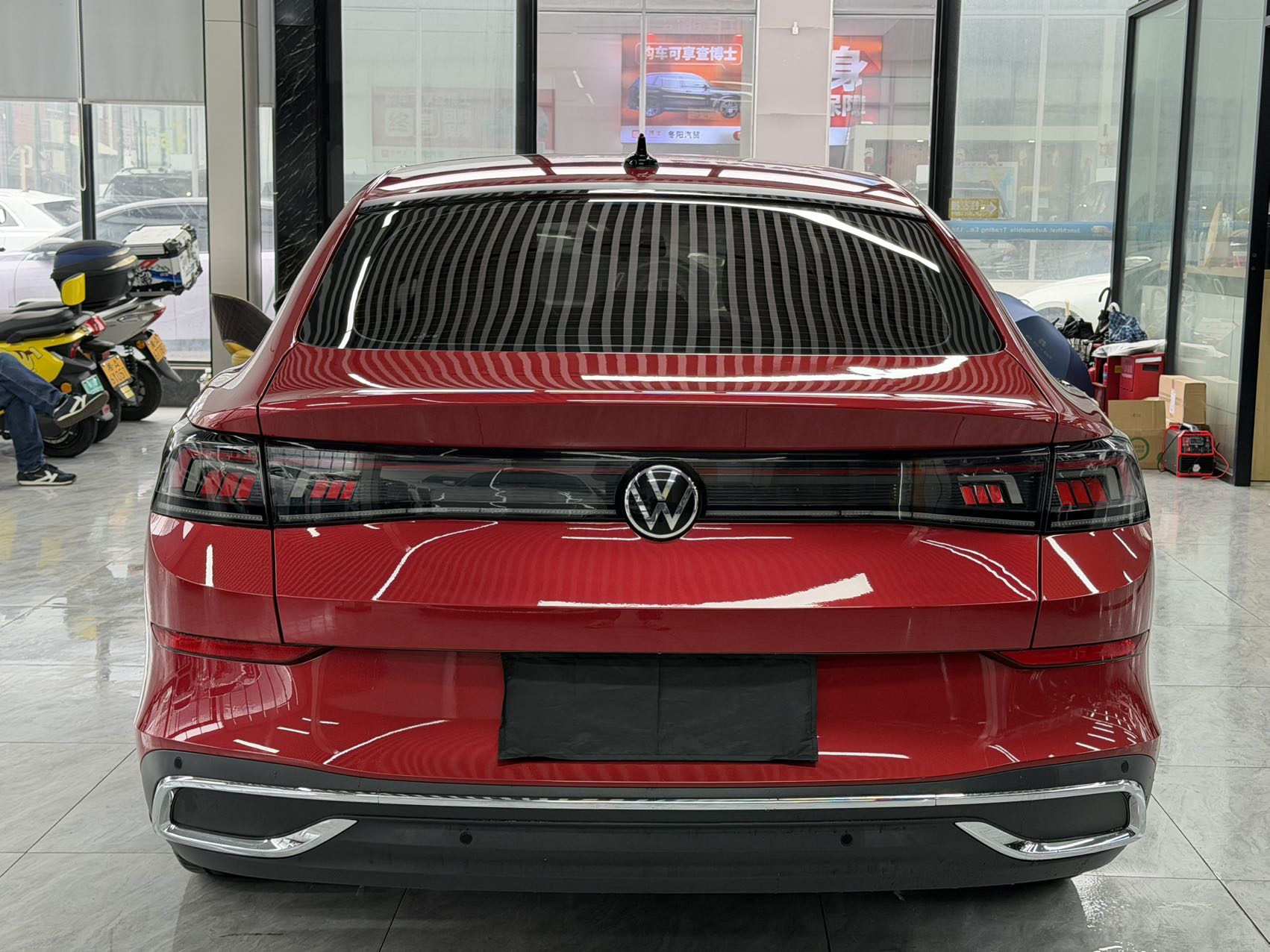 Volkswagen Lamando Красный