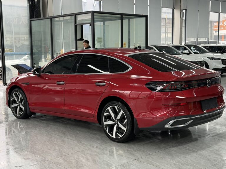 Volkswagen Lamando Красный