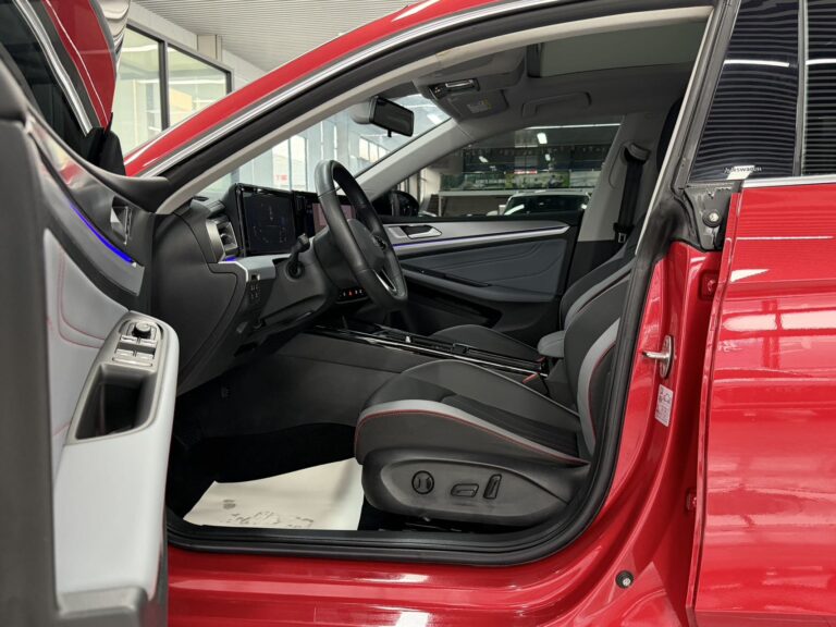Volkswagen Lamando Красный
