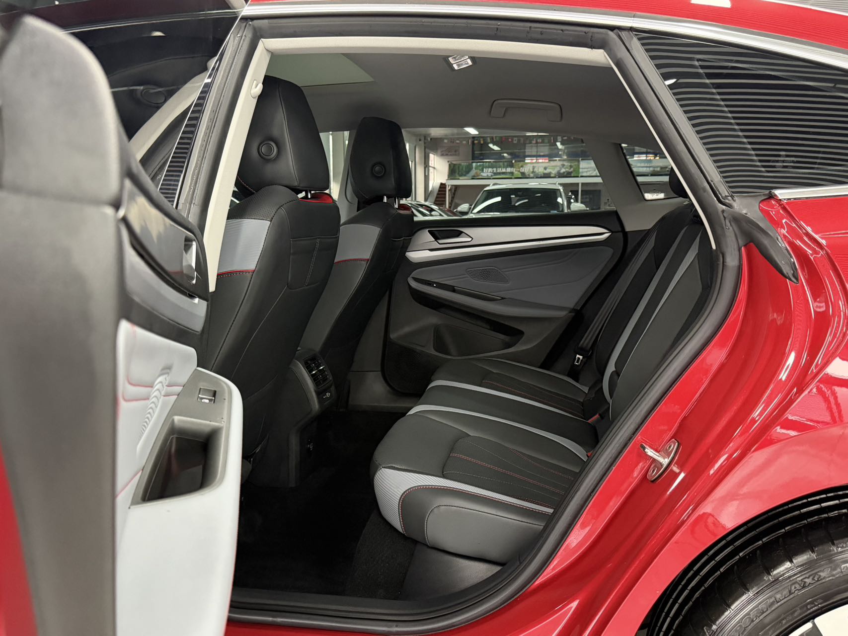 Volkswagen Lamando Красный
