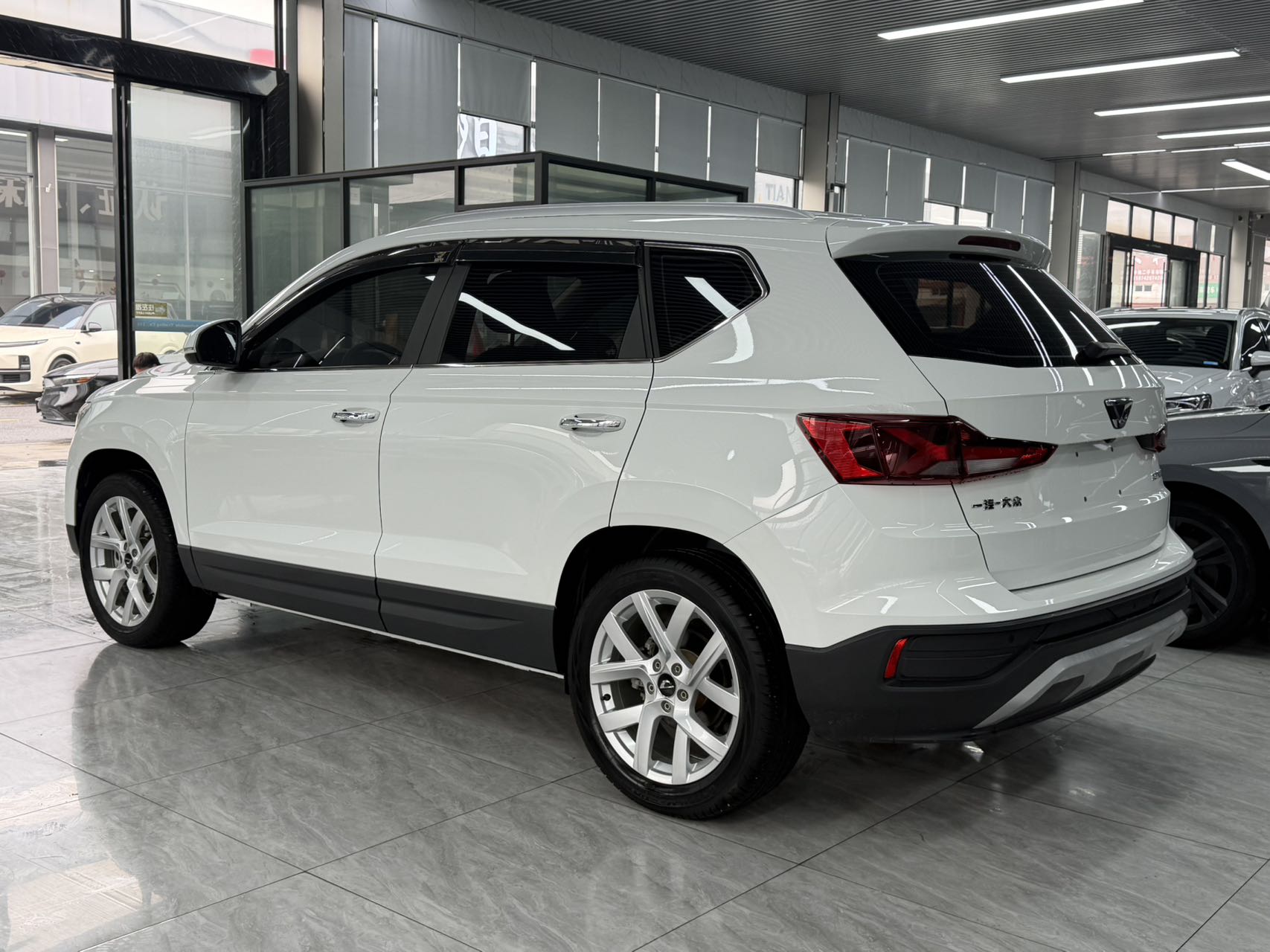 Jetta VS5 Белый