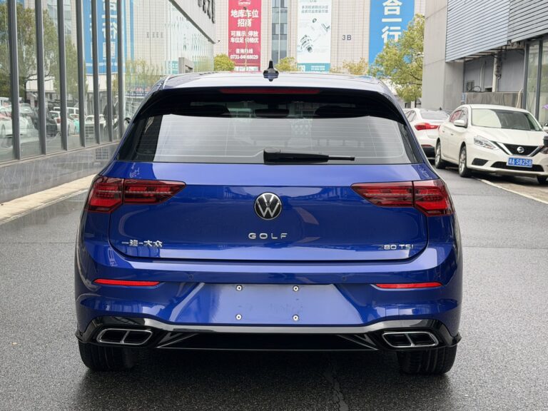 Volkswagen Golf Синий