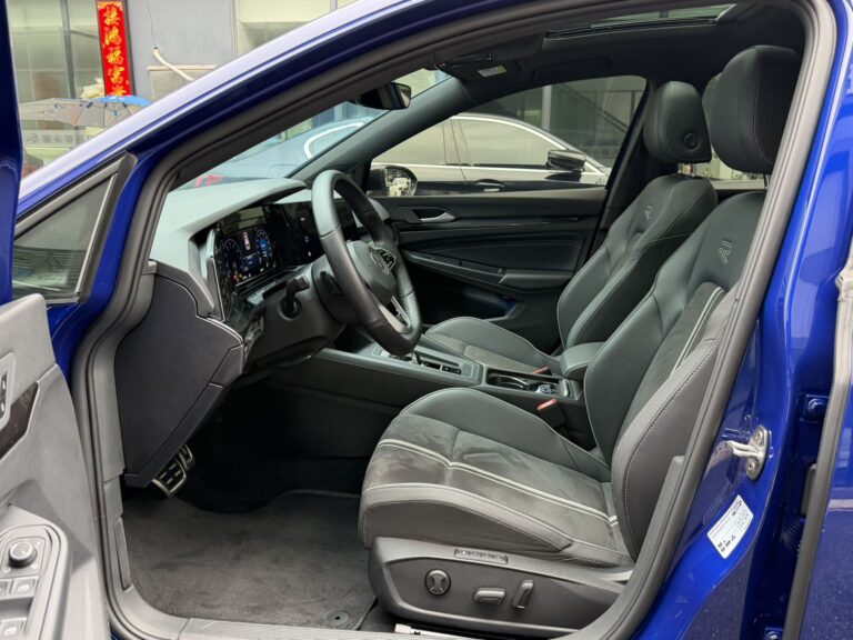 Volkswagen Golf Синий