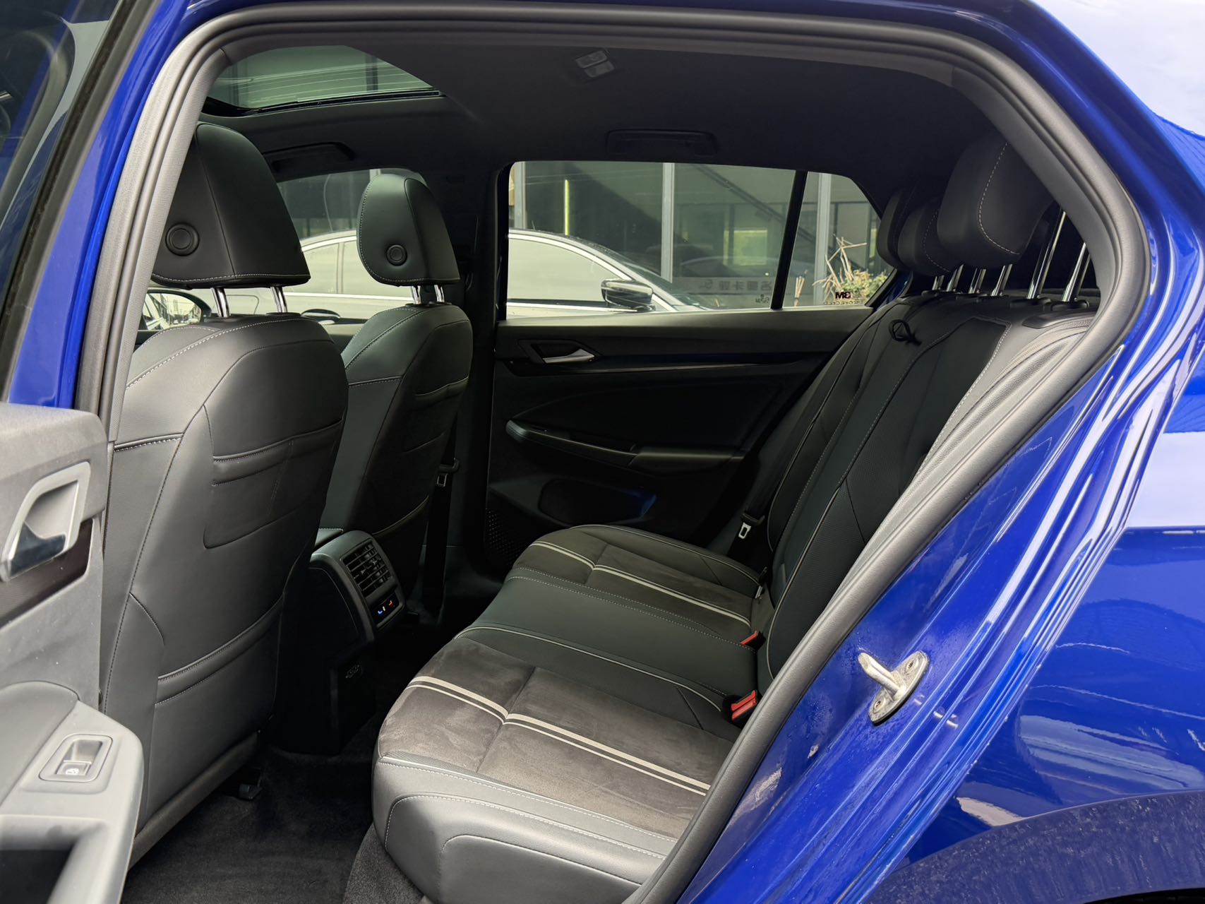 Volkswagen Golf Синий