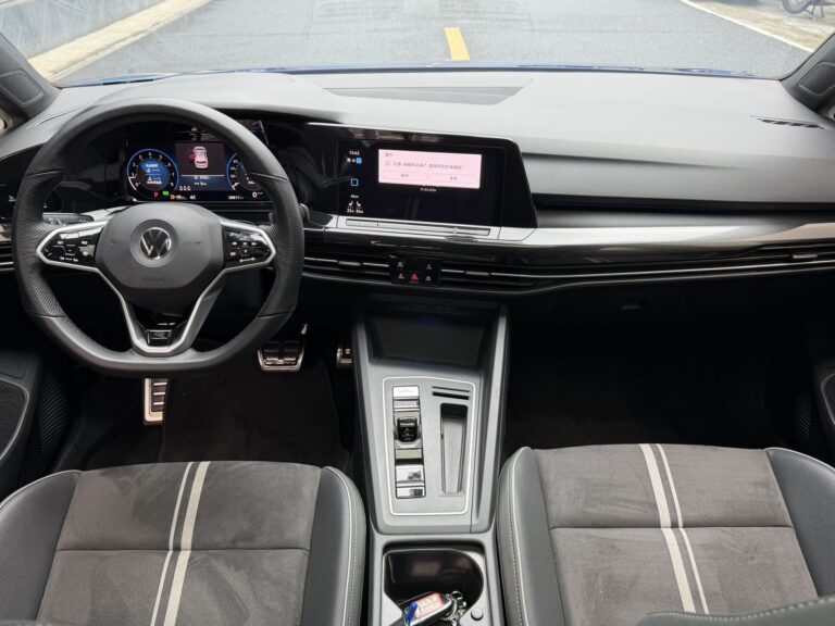 Volkswagen Golf Синий