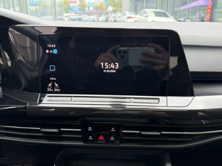 Volkswagen Golf Синий