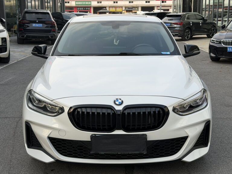 BMW 120i Белый