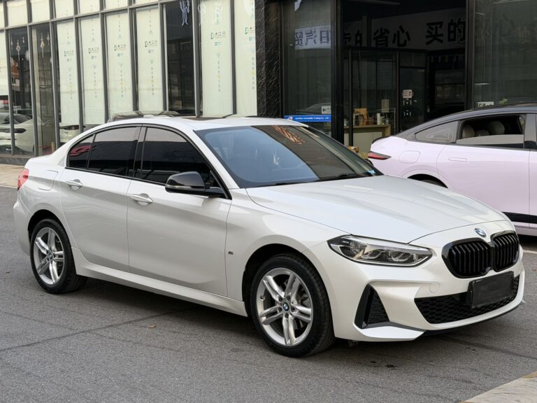 BMW 120i Белый