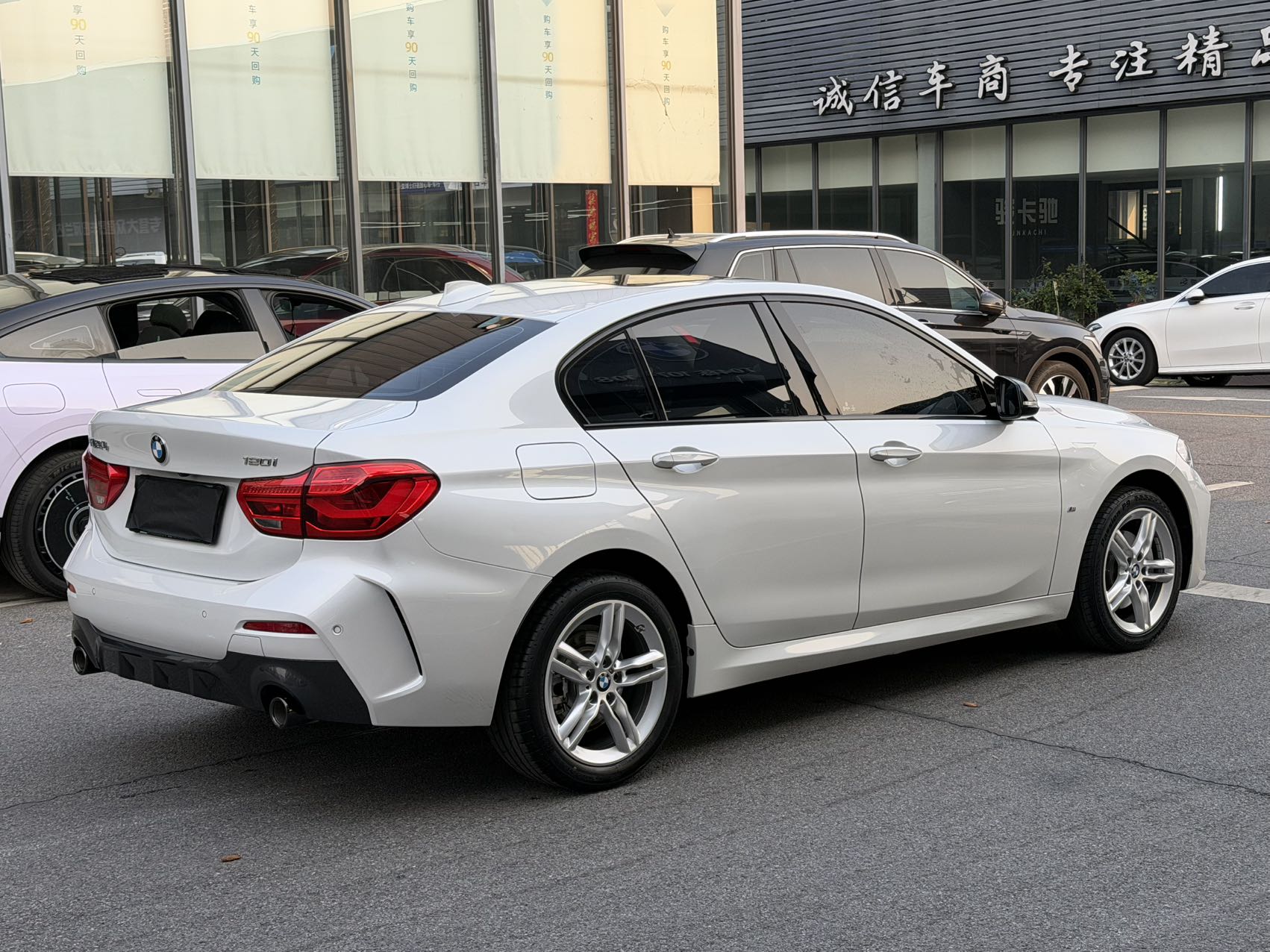 BMW 120i Белый