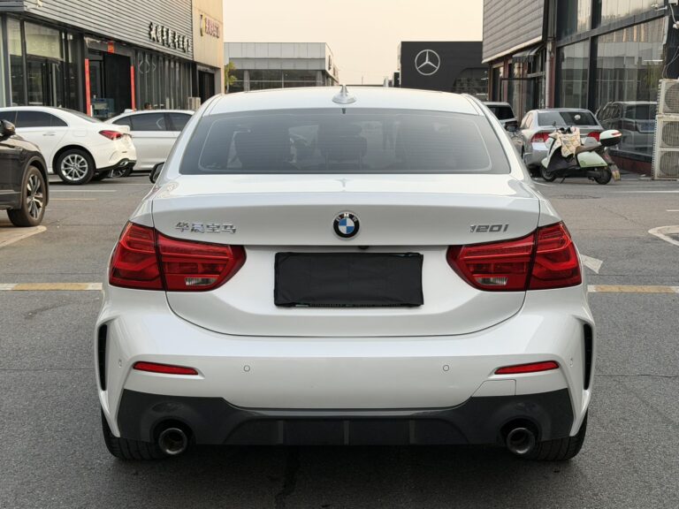 BMW 120i Белый