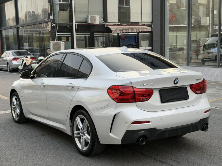 BMW 120i Белый