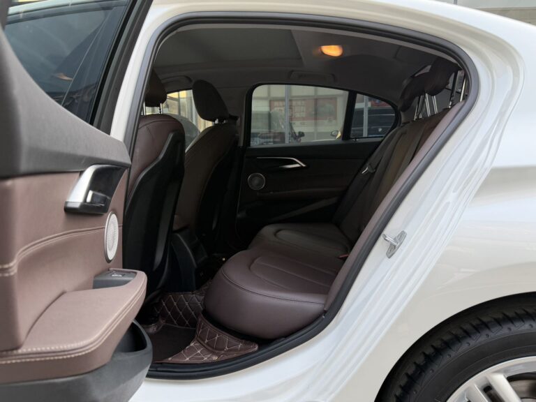 BMW 120i Белый