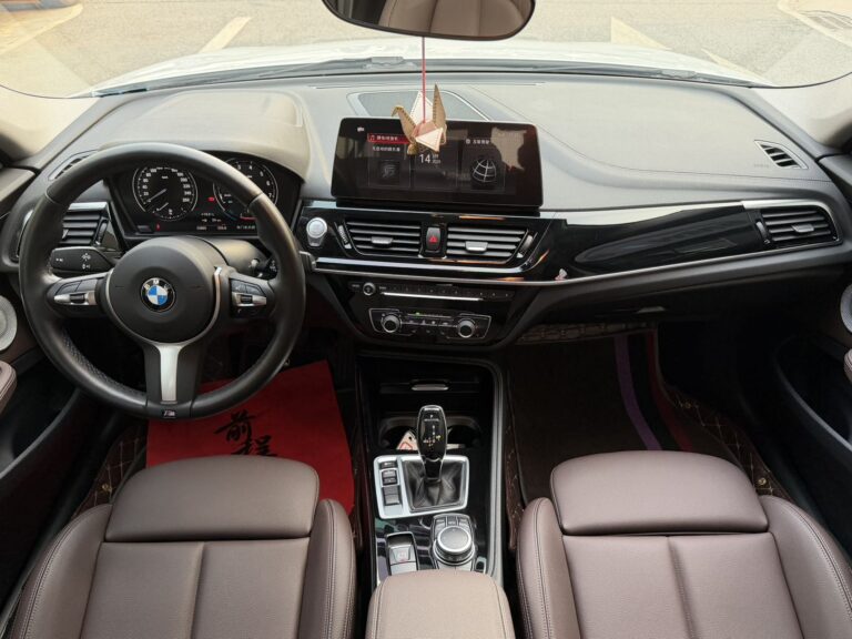BMW 120i Белый